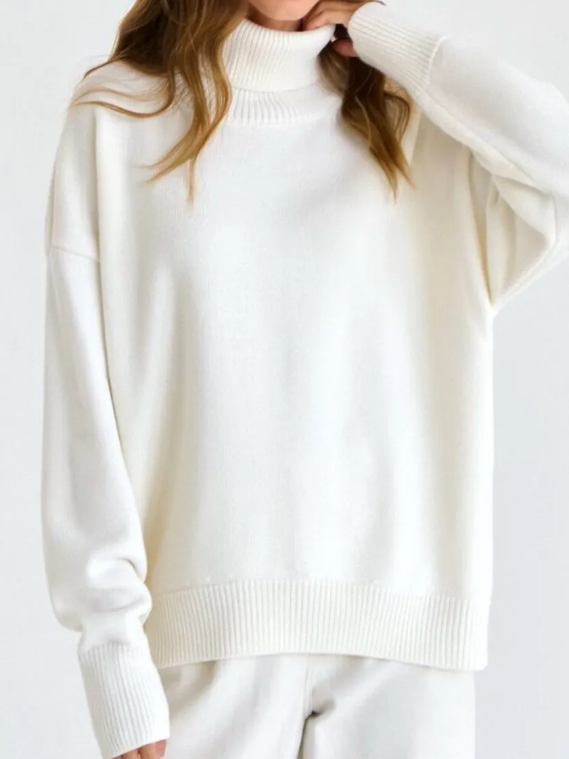 Essential Ribbed Knit Turtleneck Sweater in Solid Color