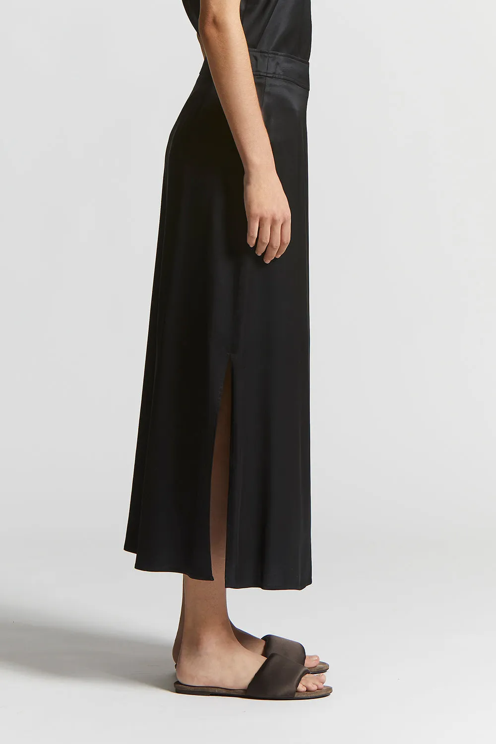 Long skirt in viscose satin