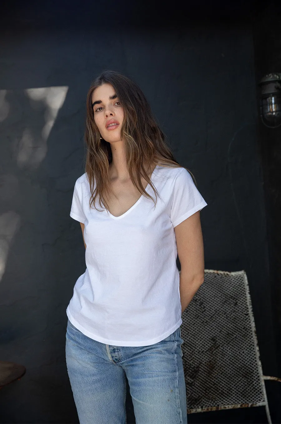 V NECK TEE IN WHITE ORGANIC COTTON JERSEY